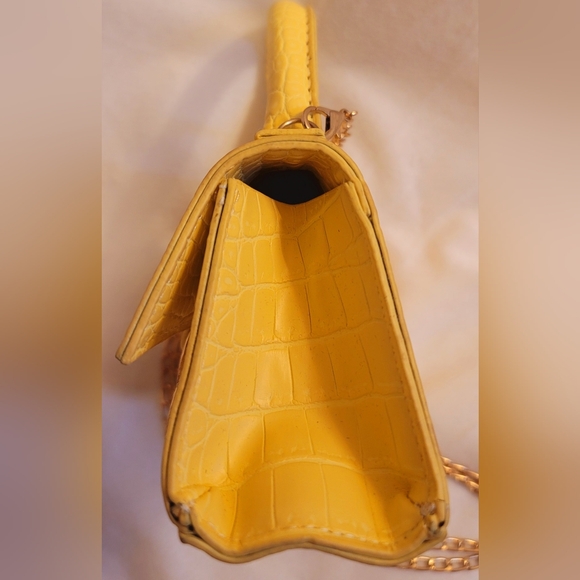 Cute Fashion Yellow Crocodile Patent‎ Leather Mini Crossbody Purse - Picture 4 of 11